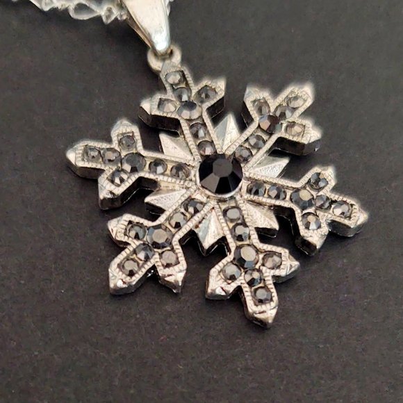 Silver snowflake with black and gray crystals pendant necklace - Picture 7 of 10